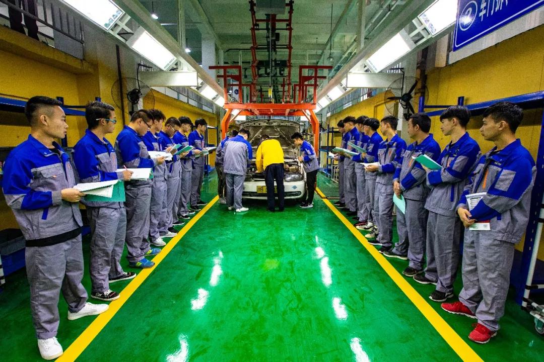 四川汽车职业技术学院汽车实训,成都汽车职业技术学校研学基地