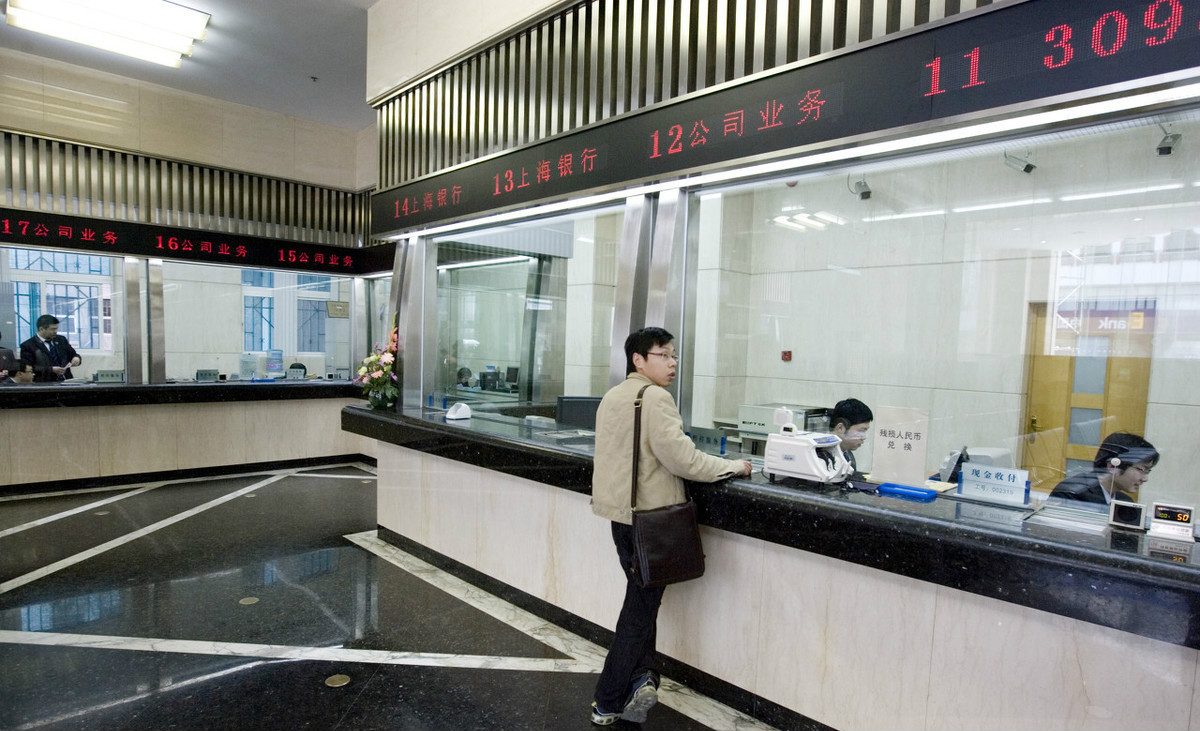 存款人去世银行存款如何取出,长辈去世了存款在银行怎么取出