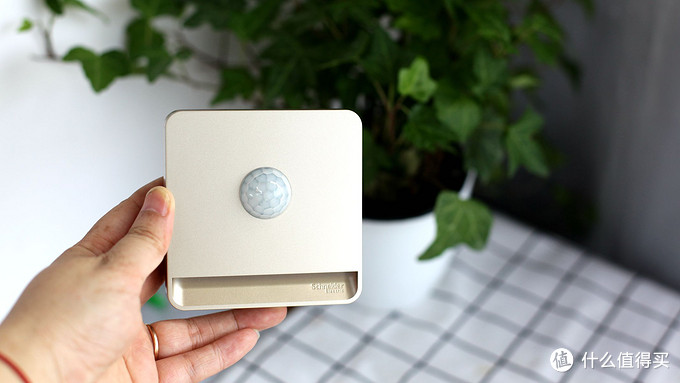 施耐德皓呈系列小夜灯现场效果,施耐德颜值开关插座