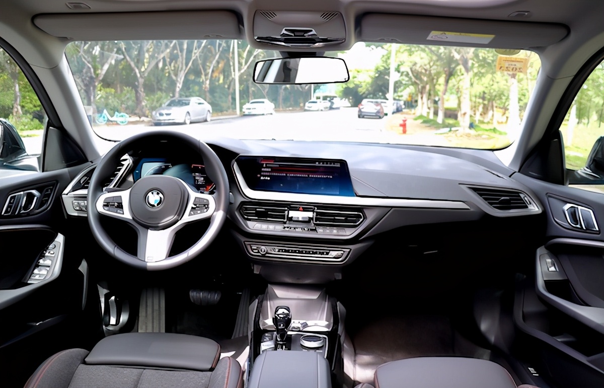 试驾宝马2系四门轿跑｜一辆前驱宝马还有没有后驱的操控灵魂？