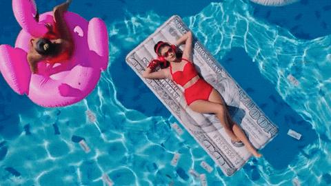 泳衣显瘦遮肉美出高级感,时尚显瘦宽肩带泳衣