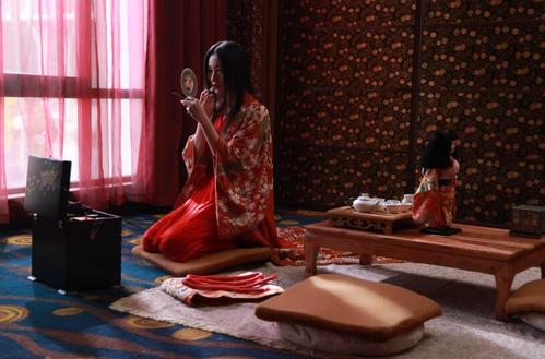 女子网上买了个狐仙供奉，白天变得越来越美，晚上却因此丑陋