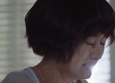 闺蜜产后跟我大吐苦水,由孩子的「流口水」折射出两代人的育儿观