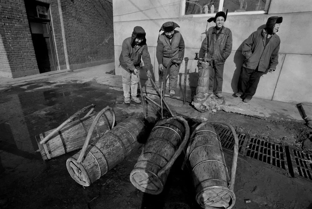 濂虫憚褰卞笀鍚村己涓汉鐓х墖,濂虫憚褰卞笀鍚村己