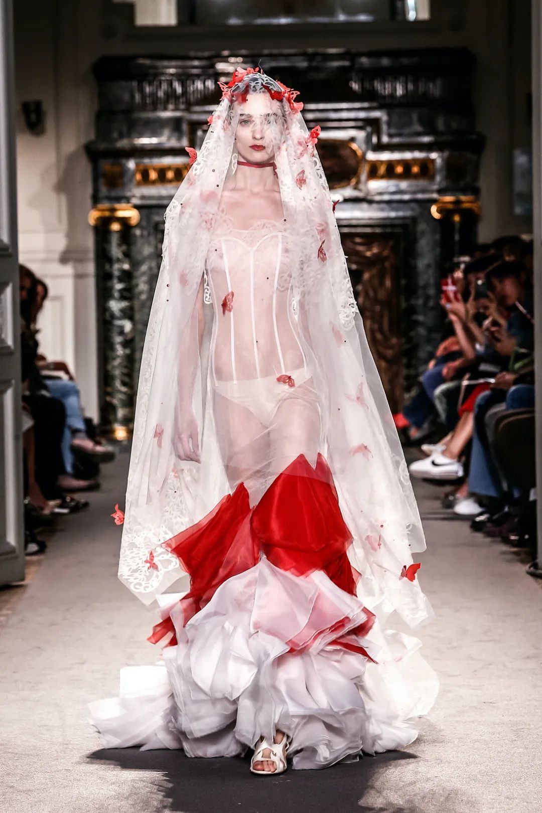 兰公子变身“巧手神探”百乐门老板娘｜纸上刺绣，别具匠心