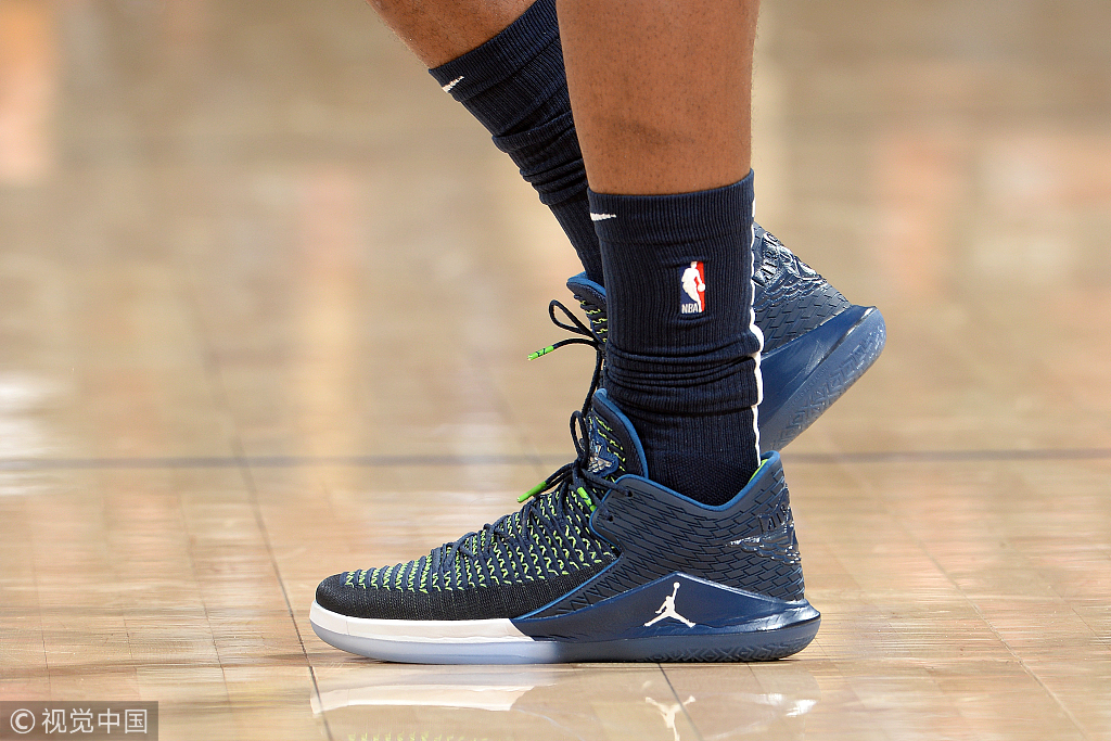 NBA今日球鞋精选:上脚两双联名款!火箭赢了,“鞋王”嗨了