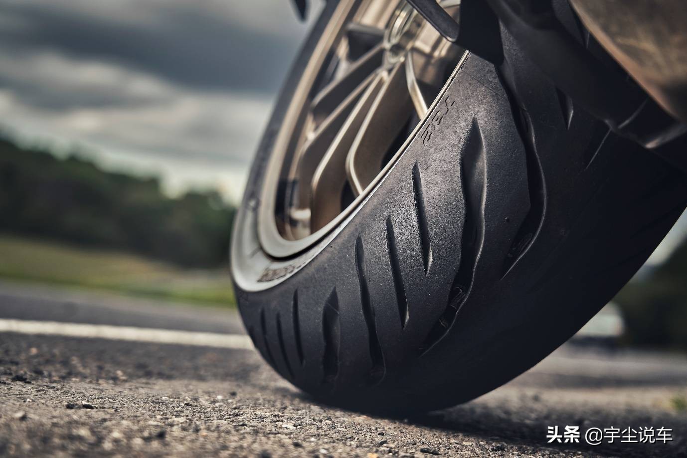 摩托车普利司通16寸车胎评测,普利司通摩托车龟背胎怎么样
