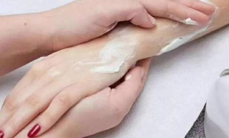 什么护手霜能让手变白变嫩,男人的手怎么变白变嫩