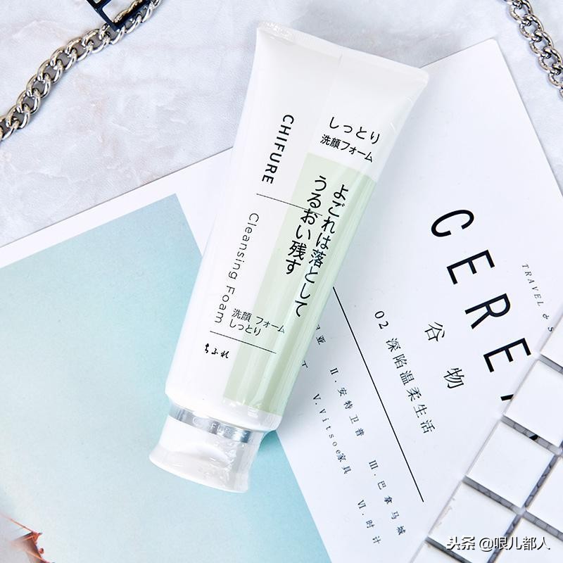 一到冬天干燥起皮是什么肤质,干燥起皮脸上怎么急救