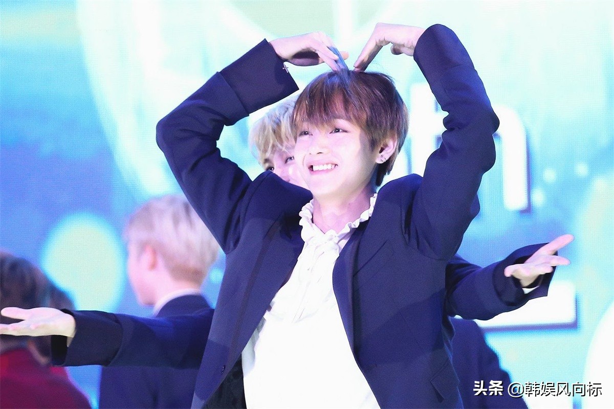 bts朴智旻和金泰亨,bts新歌采访金泰亨朴智旻握手