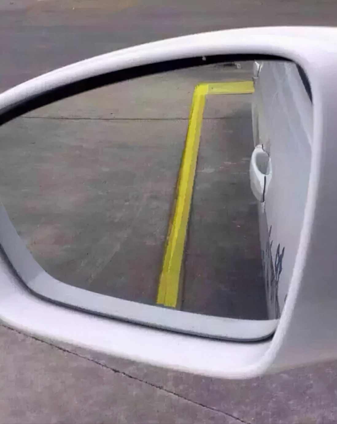 为什么倒车总摆不正车身,倒车车摆不正怎么办