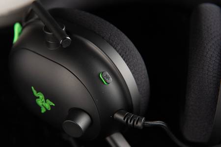 雷蛇旋风黑鲨v2x和v2pro有什么区别,雷蛇耳机旋风黑鲨v2玩吃鸡