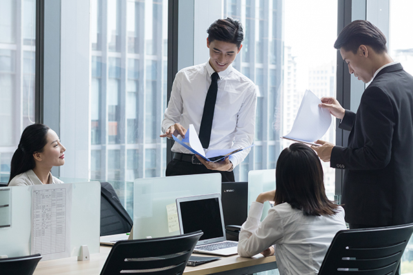 线上与线下之争解析,线上和线下该如何抉择