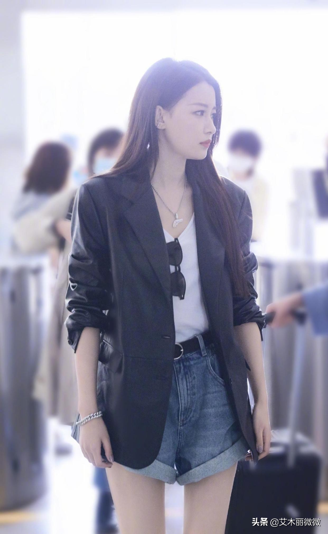 孙怡黑天鹅抹胸长裙,孙怡露背长裙