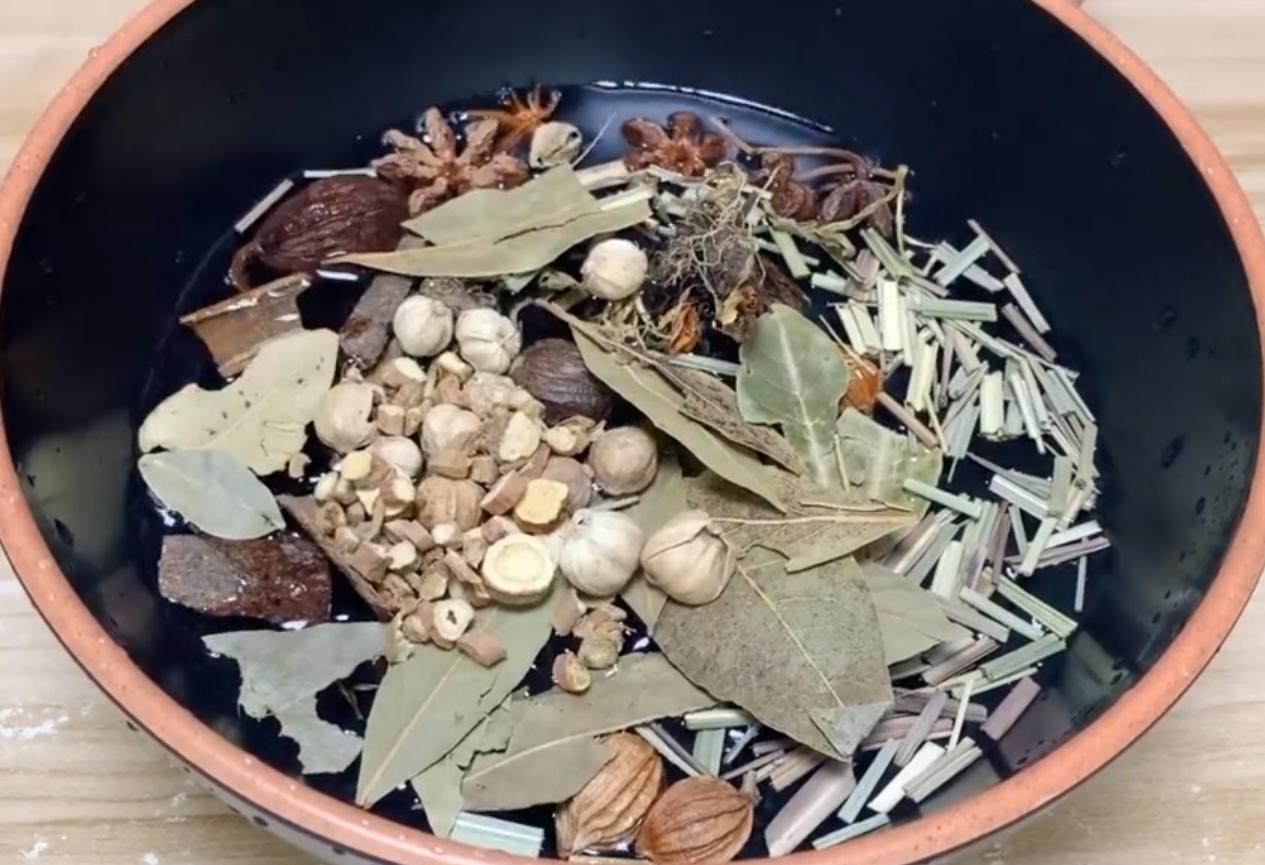 传统卤鸭掌做法,卤鸭掌家庭版正宗制作方法