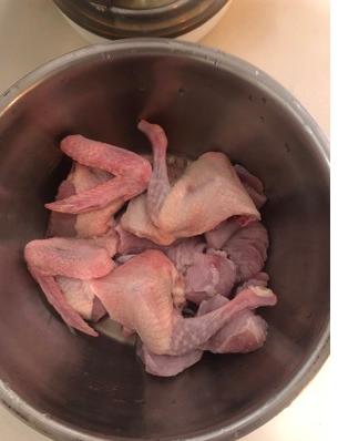 鸽子炖肉的做法,斗米虫鸽子汤的做法