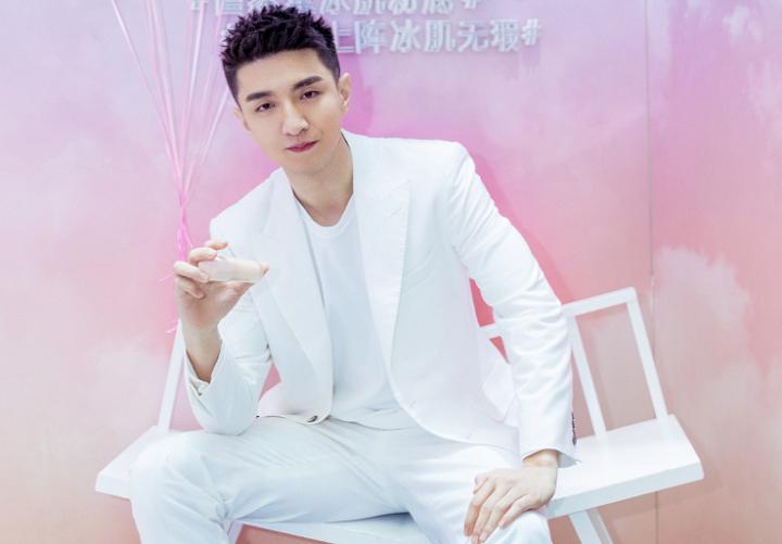 金瀚后台穿军装唱歌,金瀚rap披荆斩棘