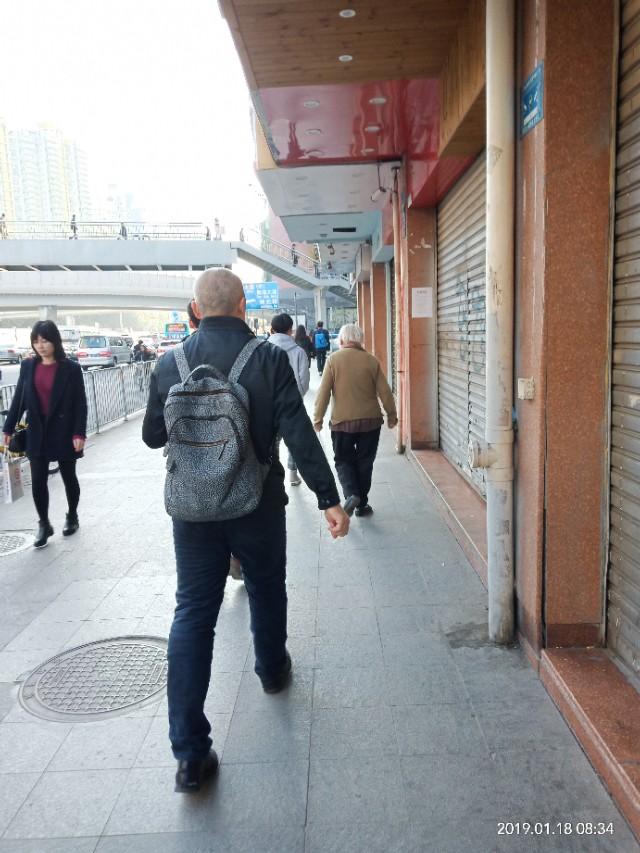 深圳打工：老公去香港买了啥，花掉了两人半月的生活费，伤不起