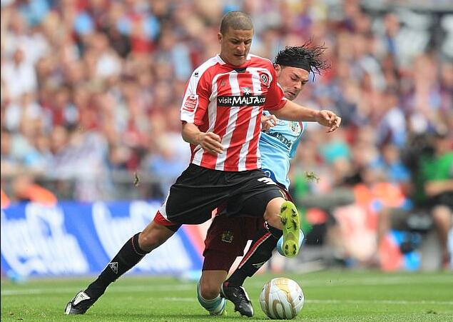 人设崩塌的英超巨星：出轨女友闺蜜后竟抛妻弃子