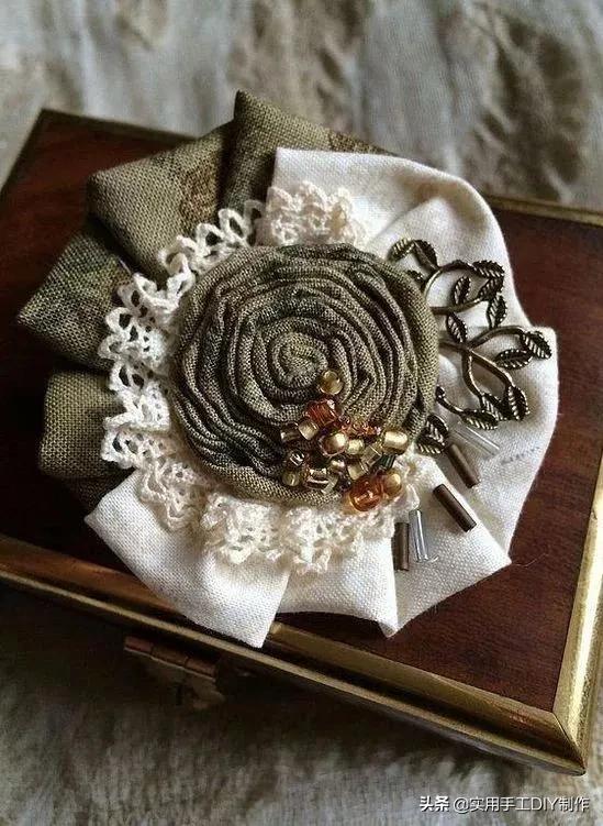 布艺玫瑰花的作品,花朵布艺作品