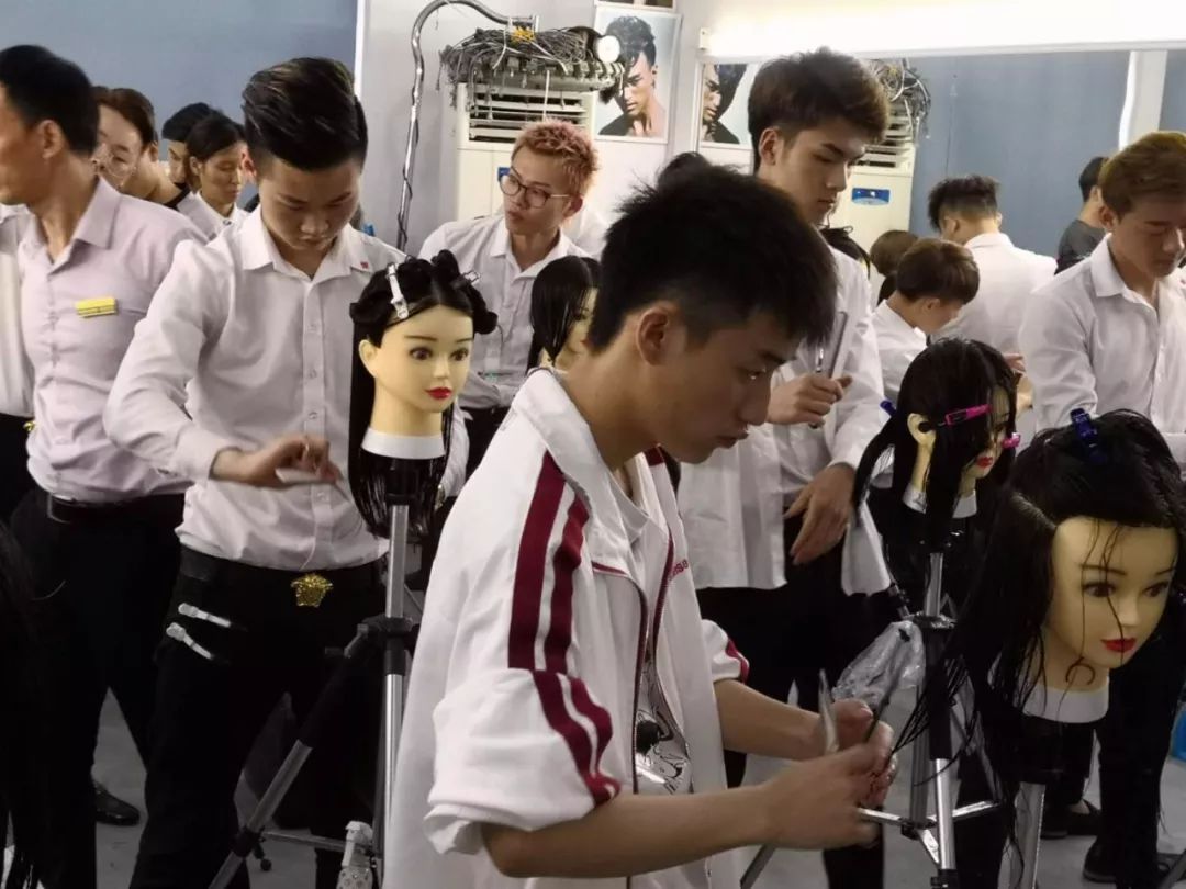 想学习美容美发去哪里学,美容美发行业前景趋势