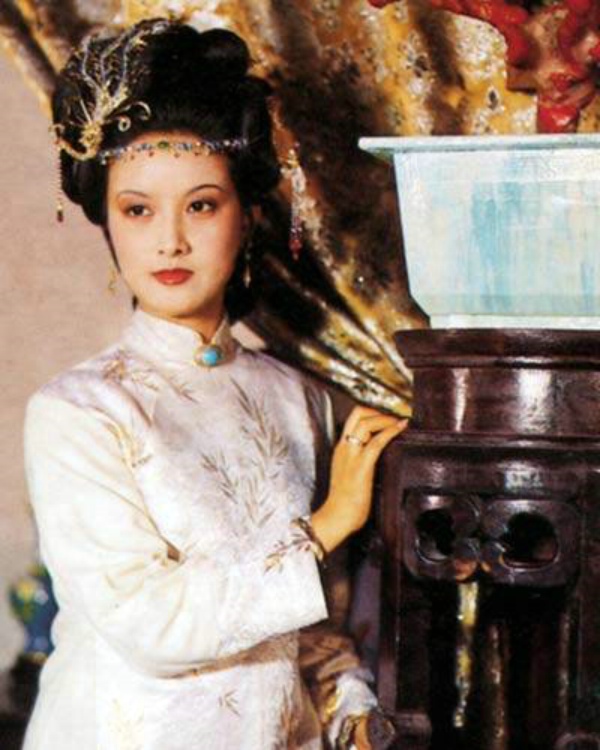 红楼梦中提到王熙凤对贾府的管理,红楼梦贾府落败后的惨状