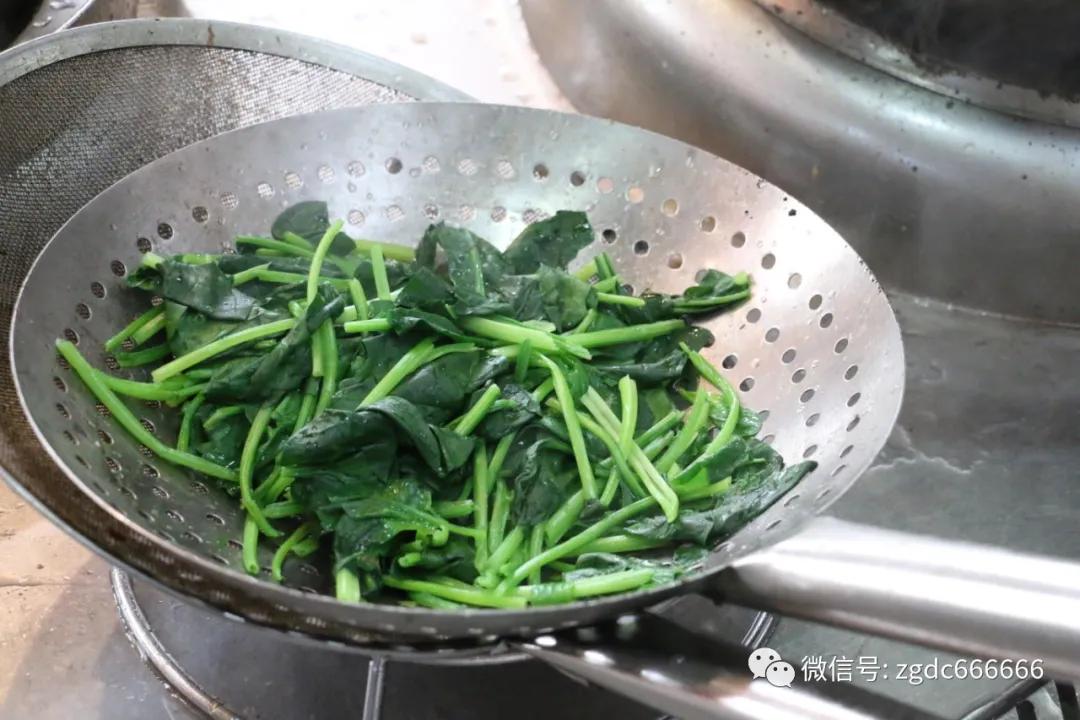椒盐炸河虾的做法,如何炸河虾又酥又脆又香