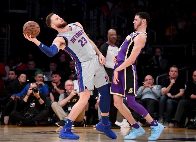 赛季over8大3千万先生叫苦?库里“4千万先生”比詹皇还赔钱