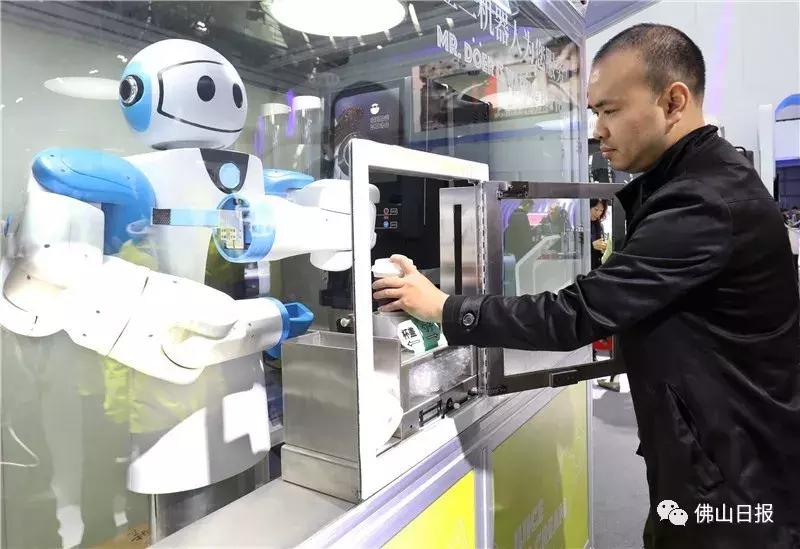 没想到，珠洽会上的机器人“样样精通”！看完觉得自己快失业了