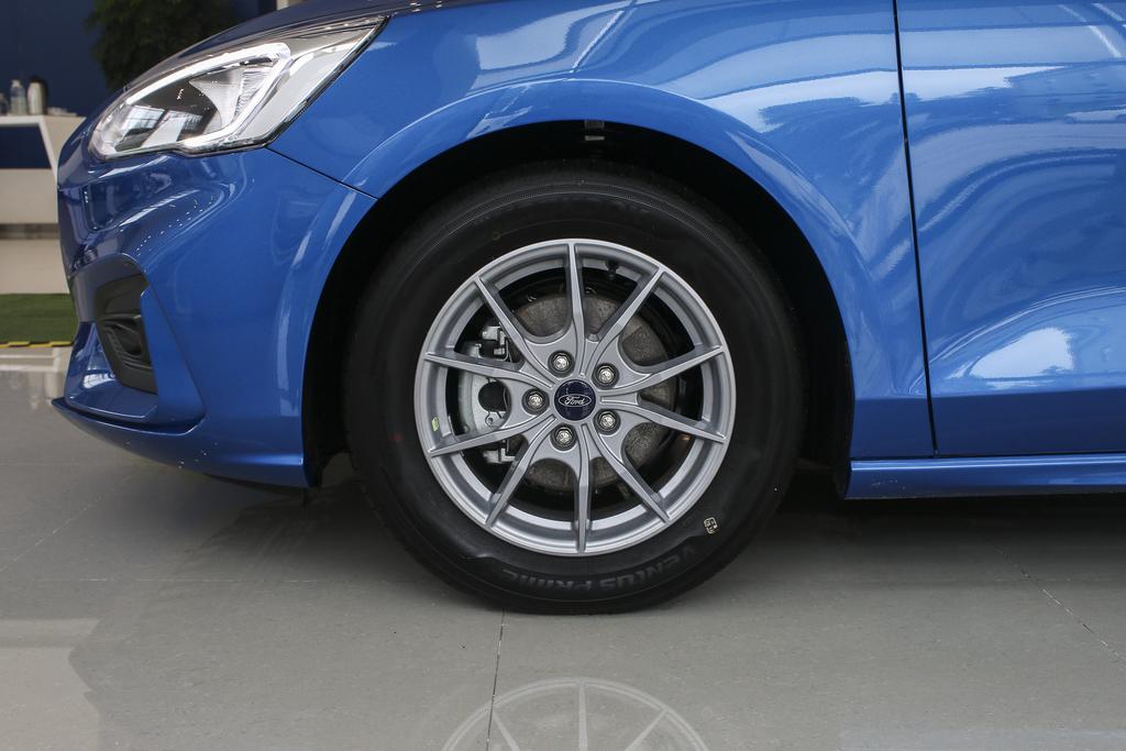 福特福克斯三缸手动1.5t,福特福克斯1.5t四缸8at