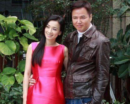 从琼瑶小生到百亿大亨，前妻自杀未遂，现妻生下2个试管婴儿