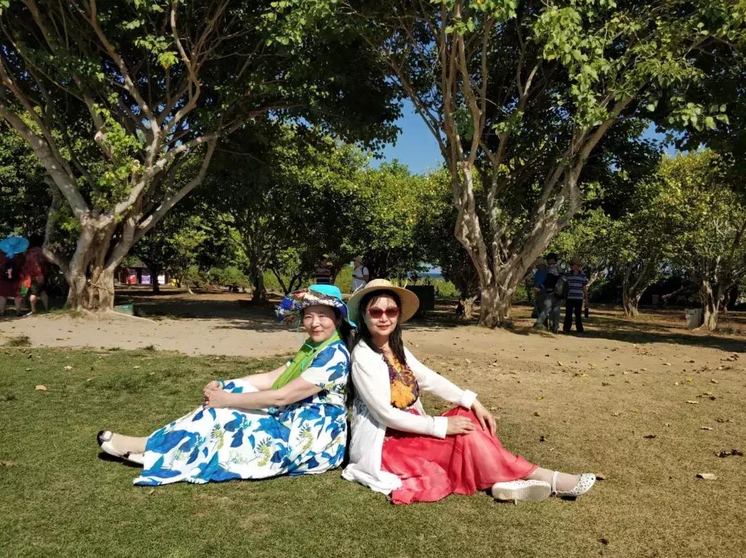 大妈拍照经典15个动作图片,中年大妈拍照摆拍动作