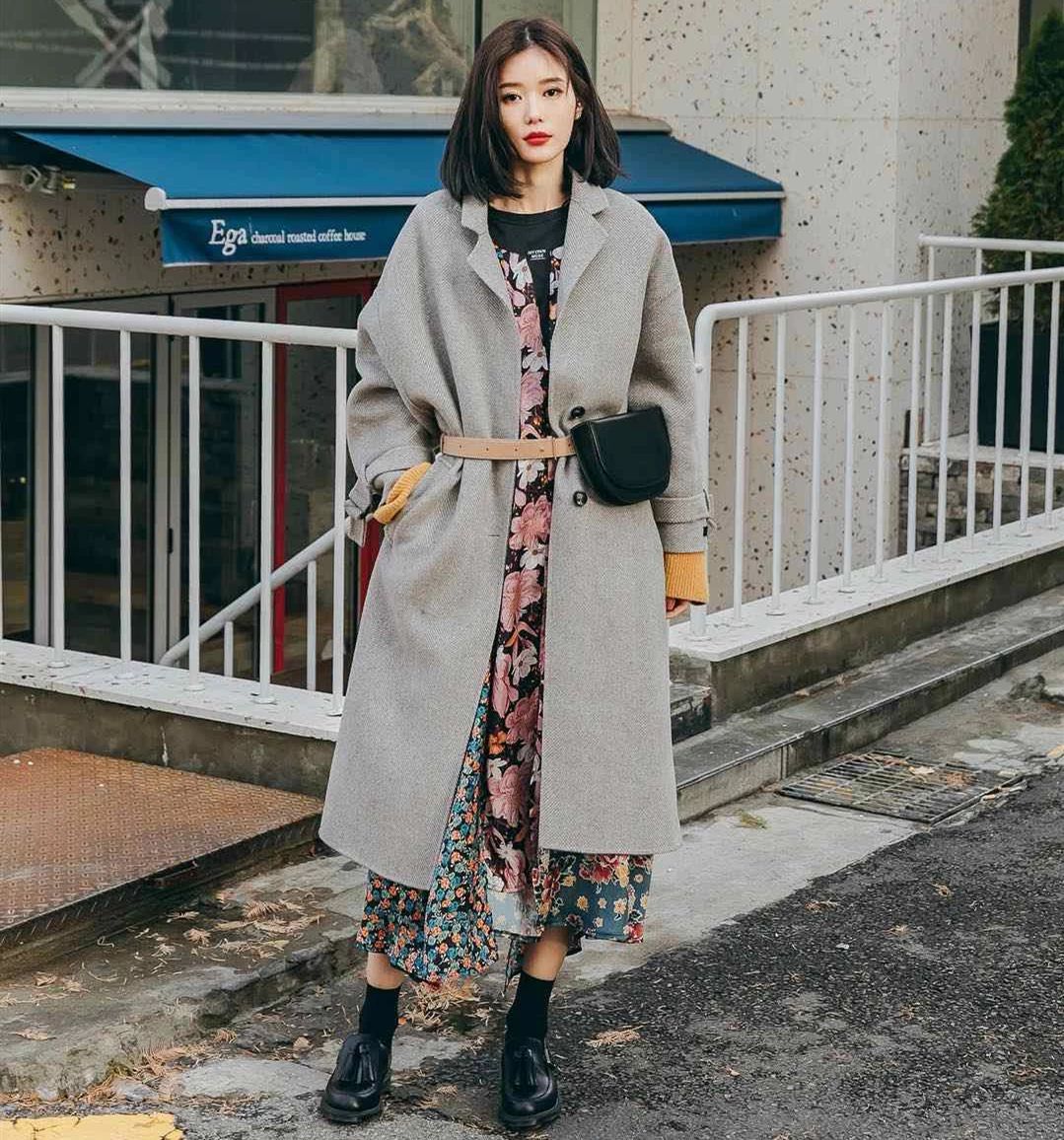 聪明女人秋冬季节也少不了腰带，外穿内搭都可以，明星都喜欢