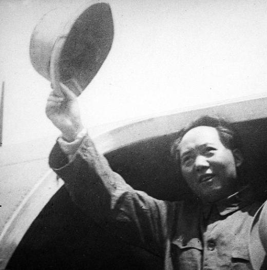 1945年重庆谈判，毛*东泽**停烟8小时，老蒋听闻：此人不可小视