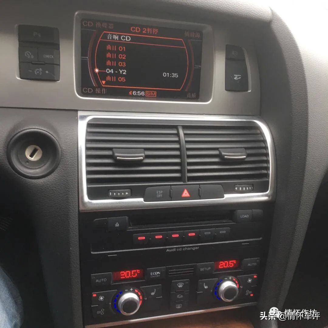 小伙买了一辆奥迪回村,小伙买了台7w的奥迪a7