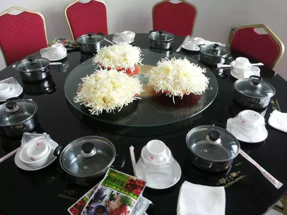 100岁长寿指南:人懒、有钱、吃花、不当官