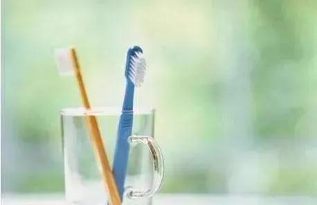 刷牙漱口杯可收纳电动牙刷,智能电动牙刷带收纳盒