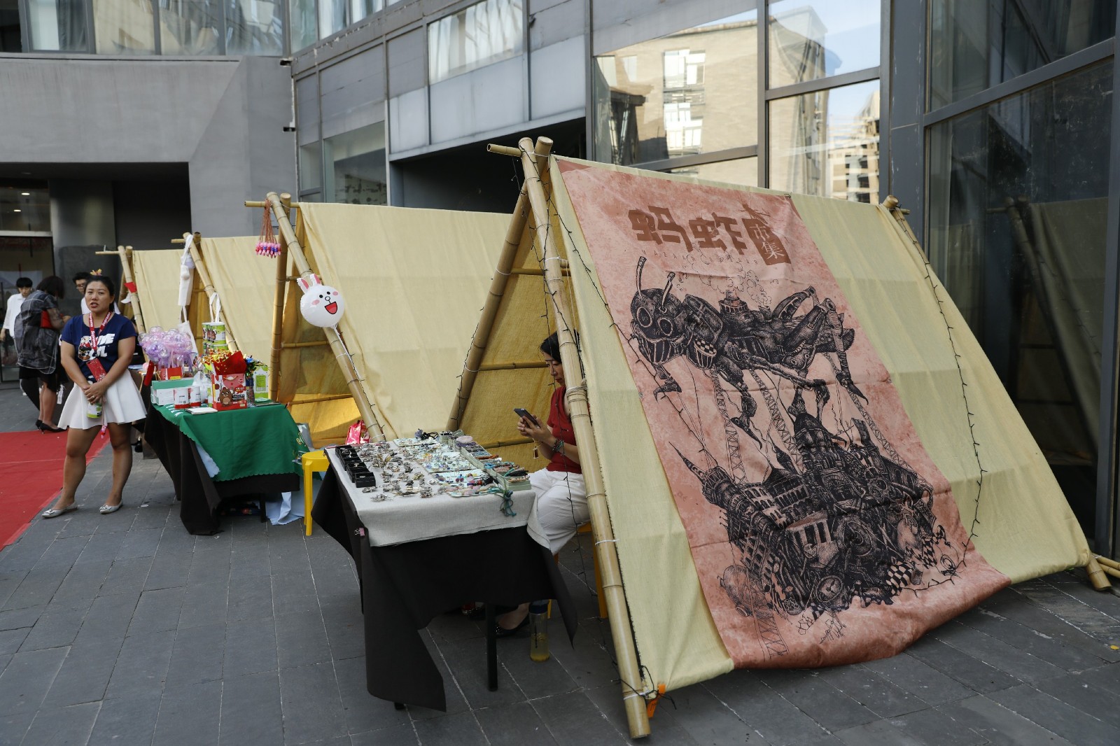 周末哪里去?苹果社区“红运坊潮牌文化街”来赶集