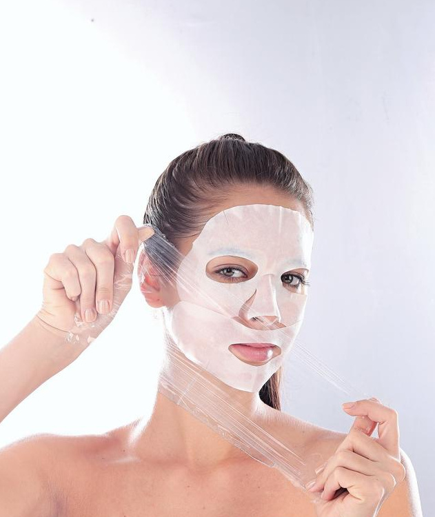 为什么用了面膜之后会脸红彤彤的,面膜过敏引起的脸红多久会消失