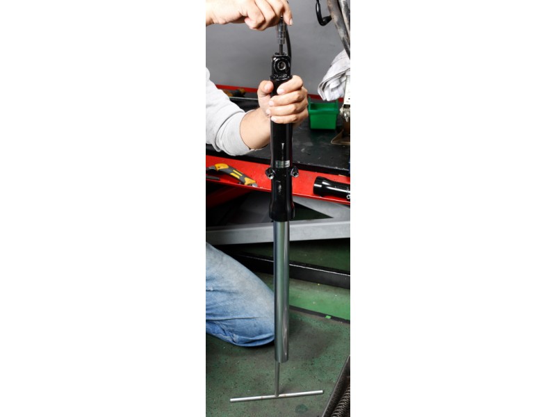 摩托车前叉校正最简单的方法,摩托车维修技师技能培训