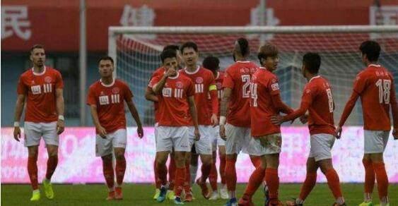 既能地面传导，也能长传冲吊，这样的黄海真可怕