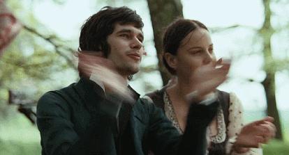 而且英语说得很好用英语怎么说,英语非常有趣用英语怎么说