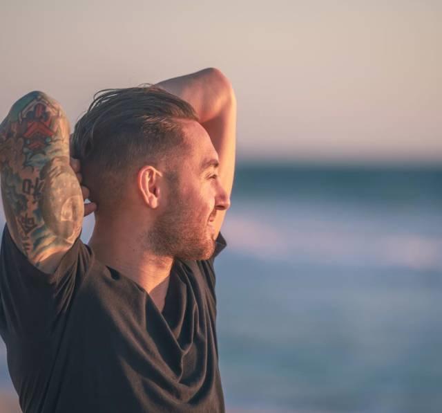 男士瑜伽展示力量,男士练瑜伽帅呆了