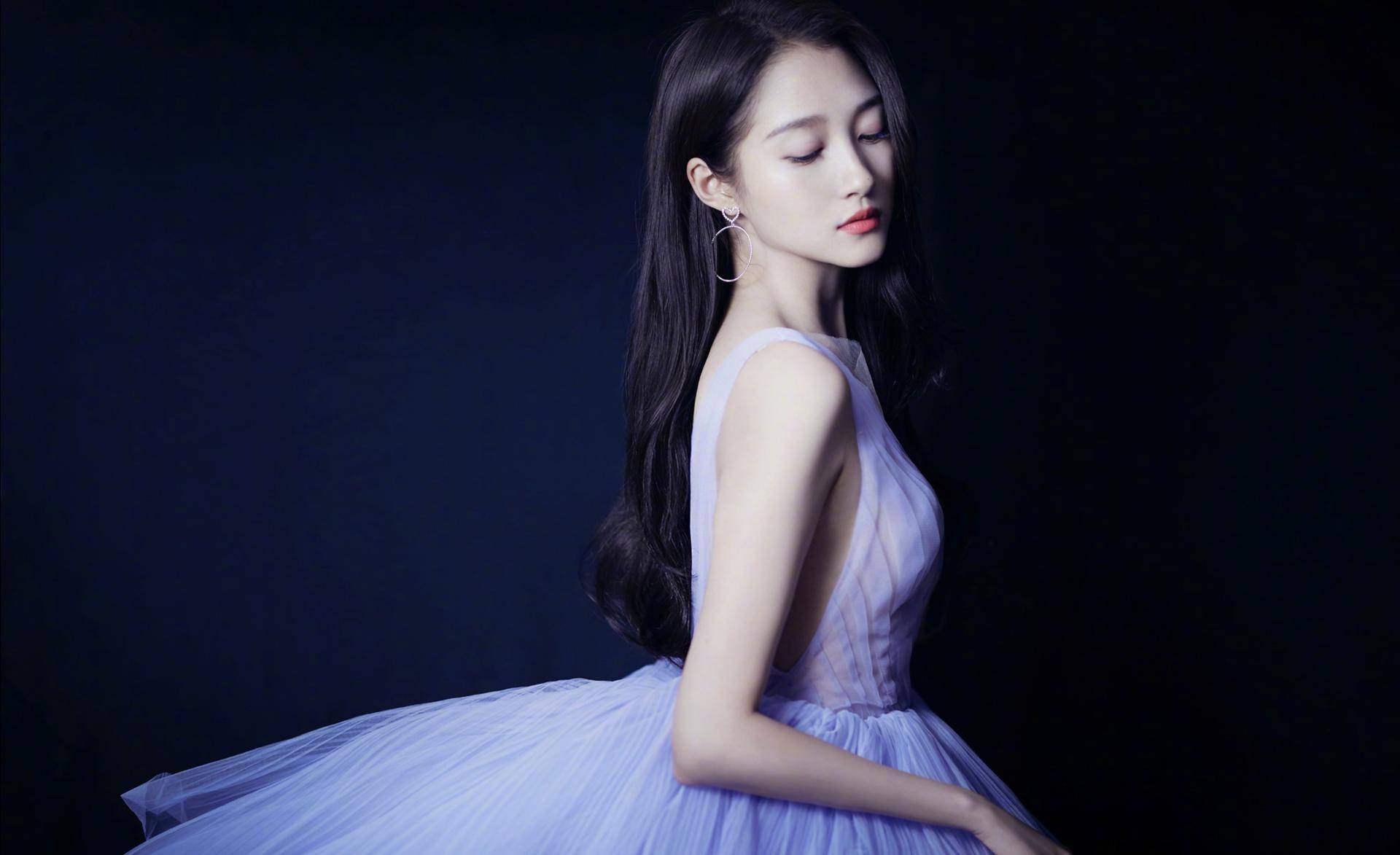 关晓彤左手戒指成亮点,关晓彤戒指戴在哪个手上