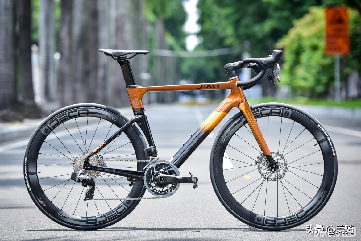入门碳纤维公路车和顶级铝公路车,kootu碳纤维公路车测评