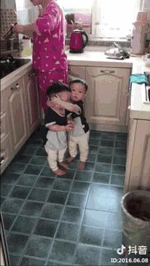 玩抖音的都是一些什么女人,现在玩抖音的女孩子