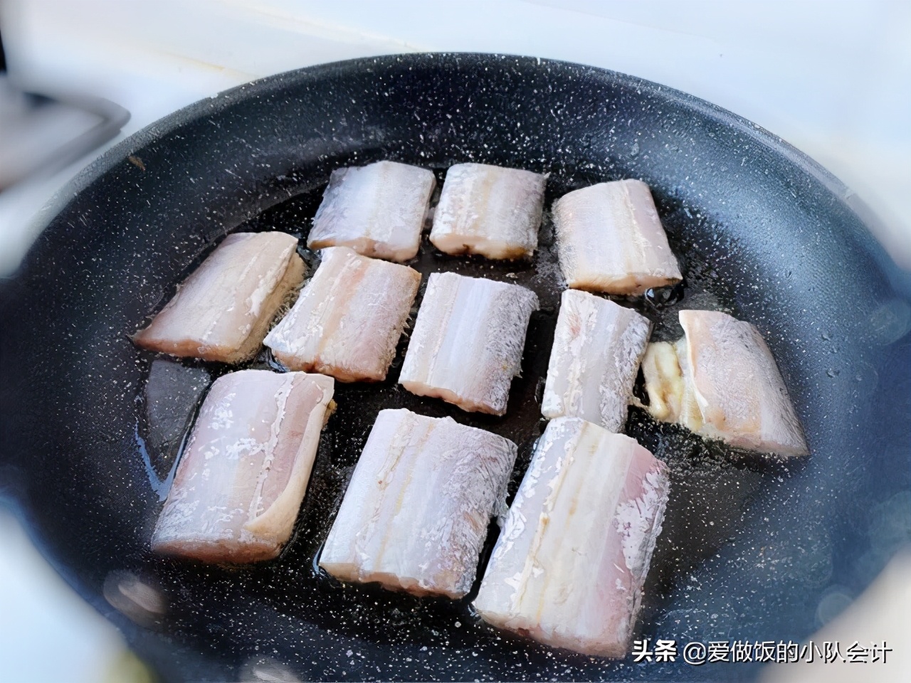 带鱼怎么煎才不粘锅不破皮,带鱼如何煎不粘锅