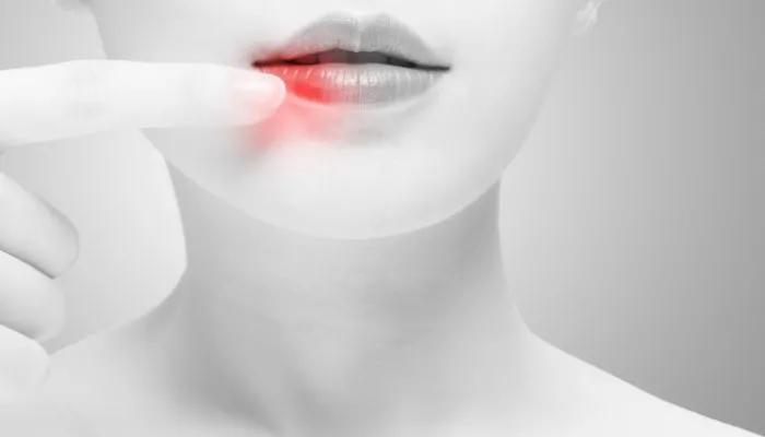 防干裂唇炎润唇膏,最近比较火的湿润嘴唇的唇膏