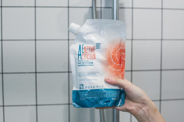 头发干枯毛躁打结用什么方法,解决头发干枯毛躁分叉发量少