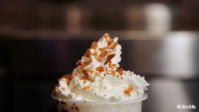 乐乐茶初冬第①杯蛋糕奶茶，联名好利来